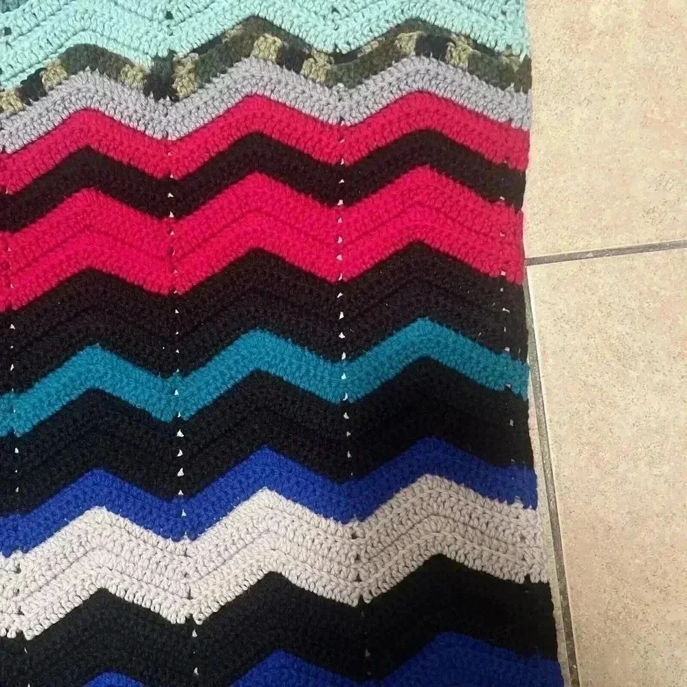 Handmade Crochet Multicolor Chevron Zig Zag Ripple Afghan Throw Blanket 40x35